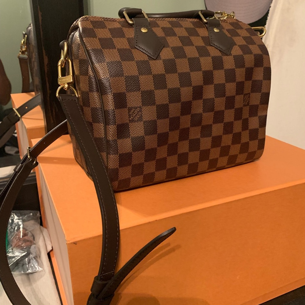 Selling my LV speedy bandouliere 25, like new!